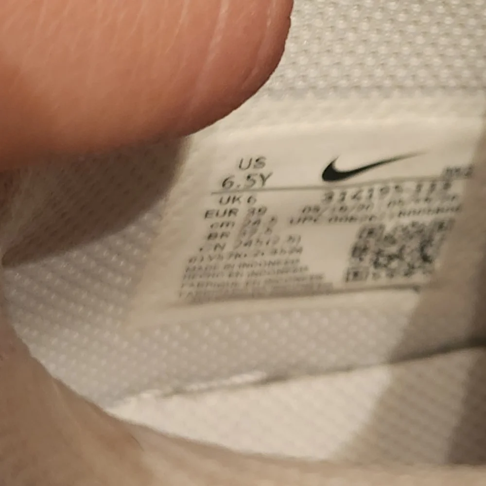 Nike Air Force 1 mid boys size 6.5Y